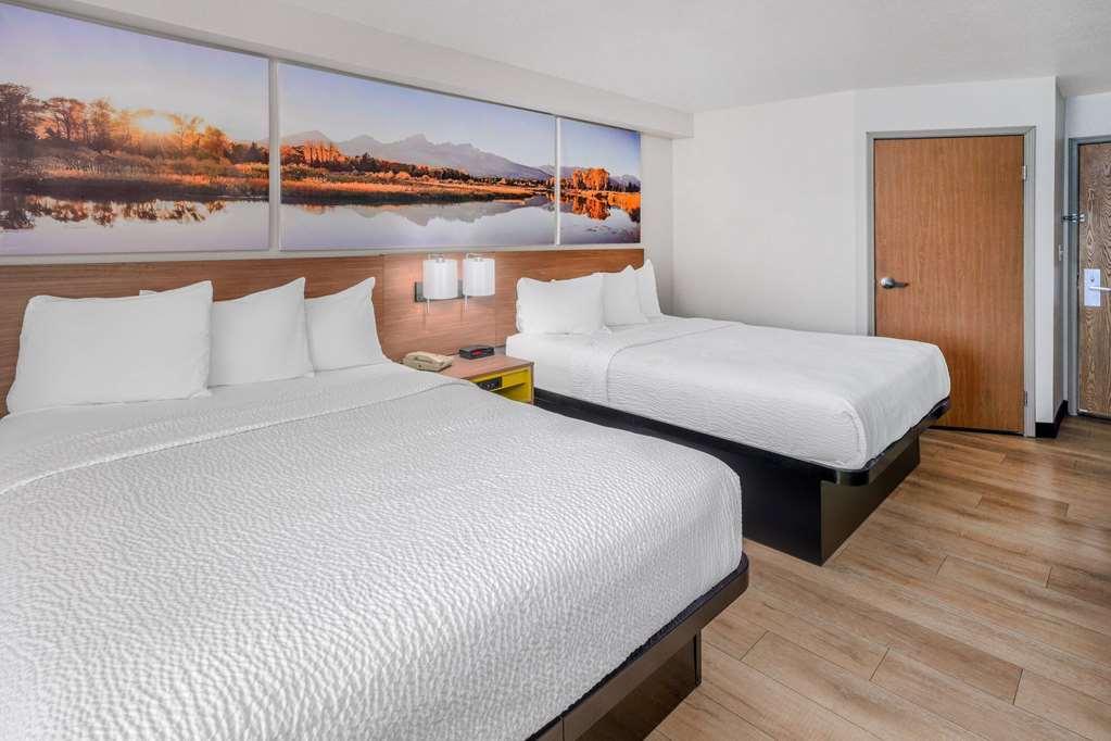 Days Inn & Suites By Wyndham Greeley Room photo